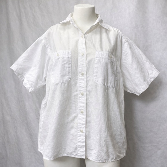 Clementine Tops - Clementine 2X white shirtsleeve button down collared shirt with pockets.
